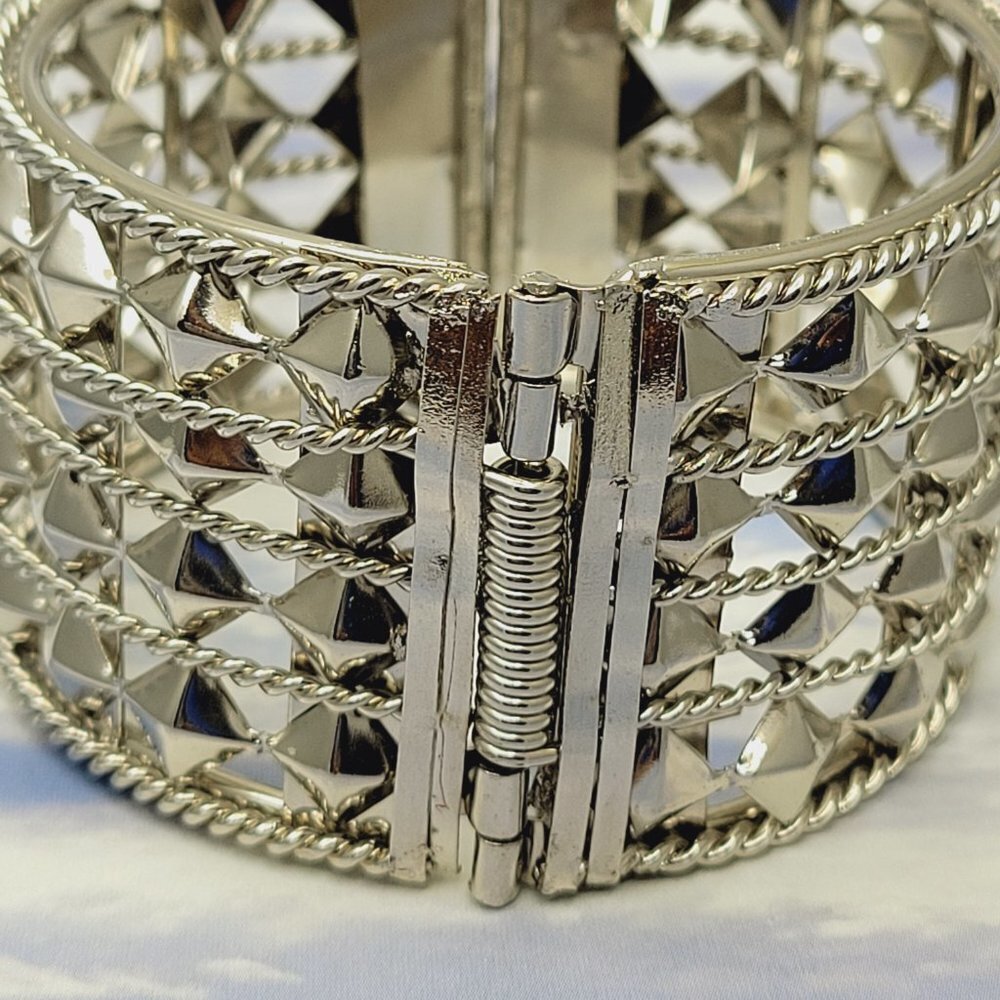 Large Round Silver Tone Hinged Bracelet - Picture 7 of 12
